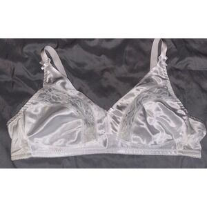 Plusform White Full Figure Instant Shaping Wirefree Bra,‎ Size 44C